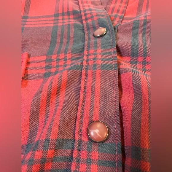 Mountain Hardware Lightweight Plaid Snap Front 
Size 10 (Large) - Picture 6 of 6